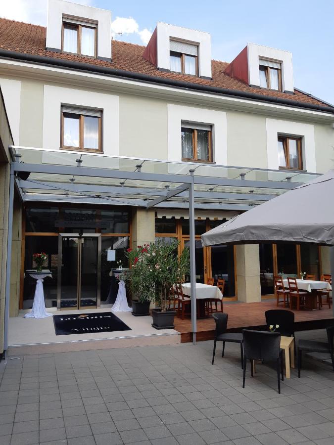 London Boutique Hotel & Restaurant Trnava Exteriör bild